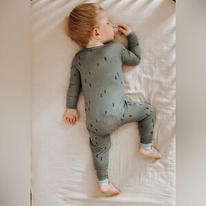 Gunamuna Convertible Footie in Forest